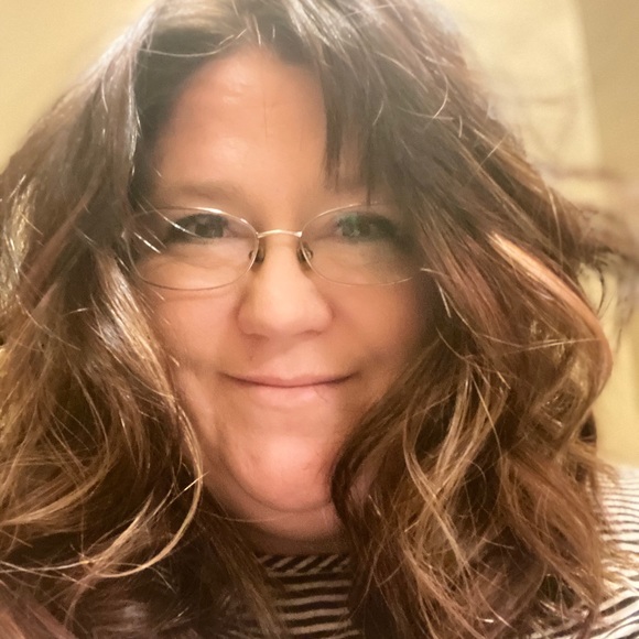 Meet your Posher, Erin - Picture 2 of 6